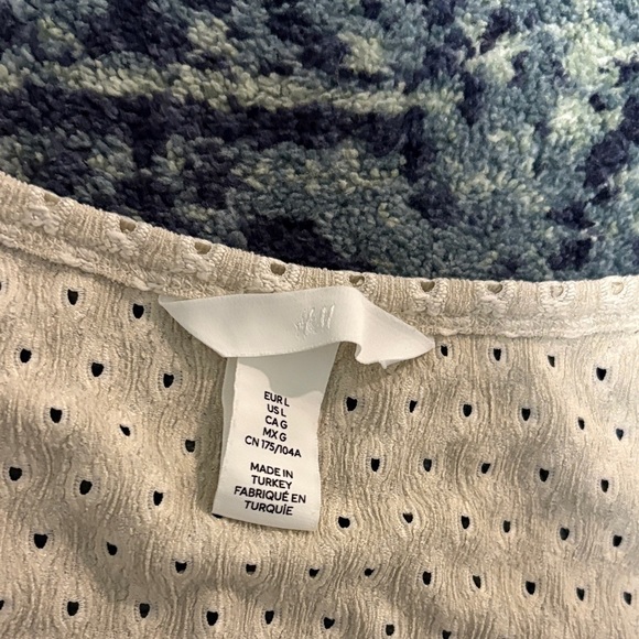 Cream Button-Up Eyelet Crop Top - Picture 2 of 3